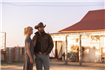 Beth și Rip din Yellowstone luptă pentru viitorul lor în noul trailer pentru Dutton Ranch (Ferma Dutton)